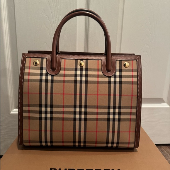 BURBERRY Small Vintage Check Two-handle Title Bag in Archive Beige - NEVER USED - Picture 1 of 13